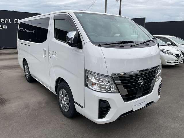 キャラバン 2.4 プレミアムGX ロングボディ ディーゼルターボ 純正ナビ LEDライト アラウンドモニター ETC LEDヘッド メモリーナビ バックカメラ エアコン ドライブレコーダー パワーウィンドウ パワーステアリング スマートキー&プッシュスタート 踏み間違い防止アシスト(3枚目)