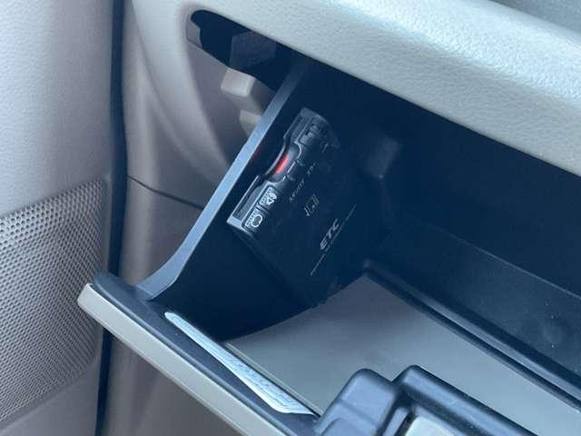 NV100クリッパーリオ 660 G ハイルーフ 4WD 純正ナビ LEDライト バックカメラ ETC ブレーキサポート バックモニター スマートキ 盗難防止装置 ETC付き キーフリーシステム エアコン フルタイム4WD ドラレコ 助手席エアバッグ ワンセグTV アルミホイール パワーウィンドウ PS(9枚目)