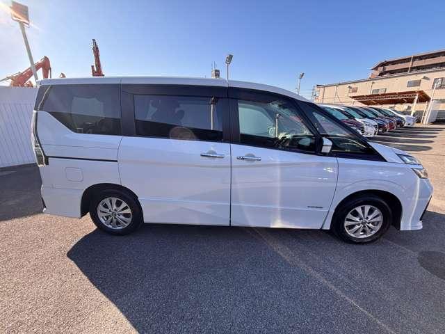 セレナ ２．０　ハイウェイスター　Ｖ　４ＷＤ　プロパイロット・アラウンドビューモニター（9枚目）