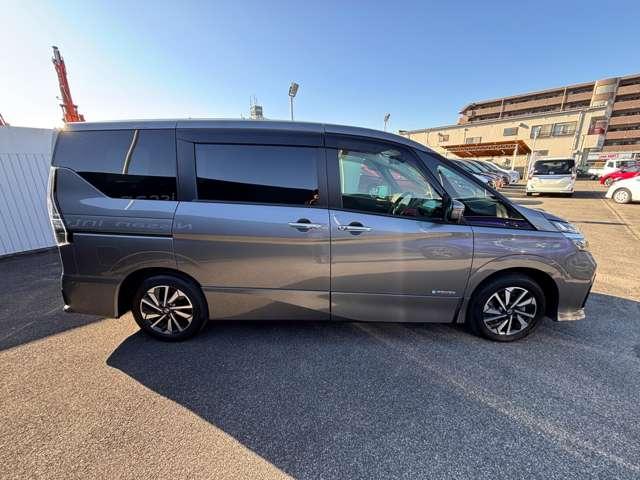 セレナ １．２　ｅ－ＰＯＷＥＲ　ハイウェイスター　Ｖ　エマージェンシーブレーキ・アラウンドビュ（9枚目）