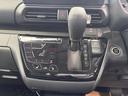 タッチパネル式のオートエアコンで車内はいつでも快適空間です♪ついでにお掃除も楽々です♪