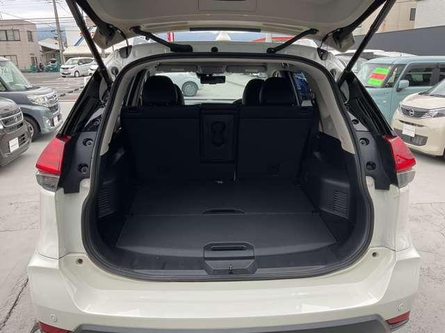 エクストレイル ２．０　２０Ｘｉ　２列車　シートヒーター・アラウンドビューモニター　アイドリングストップ車　寒冷地仕様　Ｒカメラ　盗難防止装置　インテリキー　レーンキープアシスト　ＥＴＣ　ドライブレコーダー　キーフリー　ＴＶナビ　オートエアコン　アルミホイール　メモリーナビ　ＡＢＳ（8枚目）