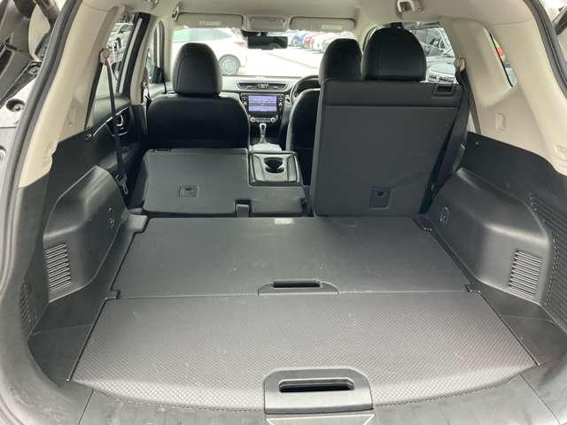 エクストレイル ２．０　２０Ｘｉ　２列車　シートヒーター・アラウンドビューモニター　アイドリングストップ車　寒冷地仕様　Ｒカメラ　盗難防止装置　インテリキー　レーンキープアシスト　ＥＴＣ　ドライブレコーダー　キーフリー　ＴＶナビ　オートエアコン　アルミホイール　メモリーナビ　ＡＢＳ（9枚目）