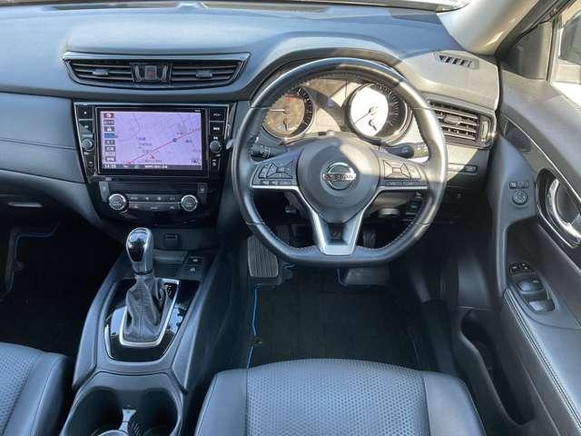 エクストレイル ２．０　２０Ｘｉ　ハイブリッド　オートバックドア・シートヒーター　全周囲　車線逸脱警報　衝突被害軽減　インテリジェントキー　盗難防止システム　ＥＴＣ　ナビＴＶ　アイドリングストップ　オートエアコン　ＡＢＳ　ドライブレコーダー　アルミホイール　キーレス　バックカメラ（4枚目）