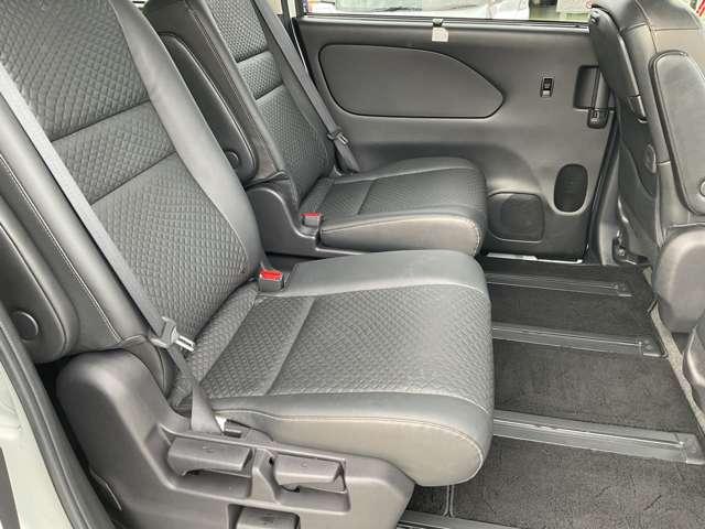 セレナ １．２　ｅ－ＰＯＷＥＲ　ハイウェイスター　Ｖ　オートパーキング・プロパイロット・アラウ　３６０°カメラ　エマジェンシーブレーキ　スマキー　ＬＥＤ　レーンアシスト　ＥＴＣ　ドラレコ　Ａストップ　イモビ　フルオートエアコン　アルミホイール　エアバック　メモリーナビ　キーフリー　ナビＴＶ（7枚目）