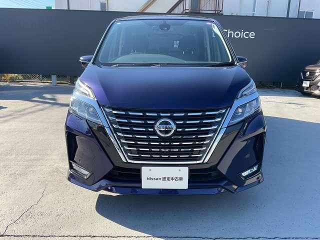 セレナ ２．０　ハイウェイスター　Ｖ　シートヒーター・ハンドルヒーター・プロパ　アラウンドビュ－　アルミ　衝突被害軽減　ＬＤＰ　エアバッグ　両側オートスライドドア　ＬＥＤライト　インテリジェントキー　メモリーナビ　アダプティブクルーズコントロール　アイドリングストップ　ナビＴＶ（3枚目）