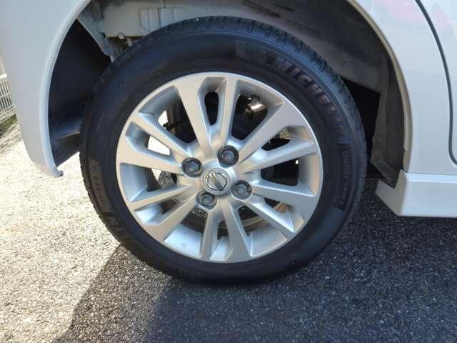 純正アルミホイール付ですので足回りもオシャレです！！