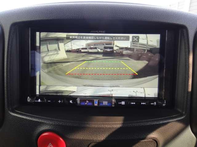 バックカメラも付いて車庫入れも安心です。