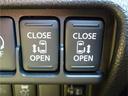 両側とも電動オートスライドドアです。運転席からも操作できて便利です。