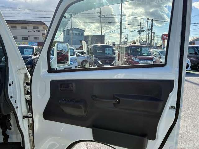 ＮＴ１００クリッパートラック ６６０　ＧＸ　４ＷＤ　走行距離無制限１年保証　踏み間違い防止装置（17枚目）