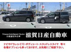 スライドドアなので、狭いスペースでも乗り降りがスムーズ！隣の車にドアを当ててしまうリスクも減ります。 5