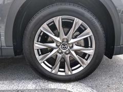 スポーティなデザインの１９ｉｎ．純正アルミホイールが足元をドレスアップ！（２２５／５５Ｒ１９）タイヤの溝もまだまだ残っているので安心です♪ 7