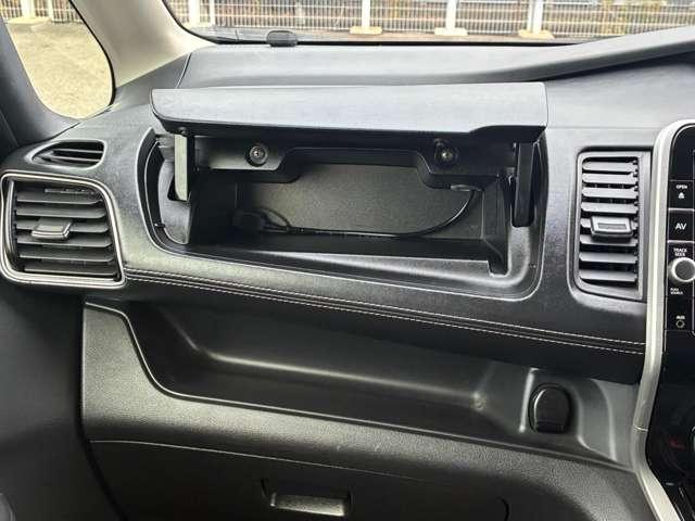 セレナ ハイウェイスター　Ｖセレクション　純正９インチメモリーナビ　ＥＴＣ　ドラレコ　アラウンドビューモニター　両側ハンズフリーオートスライドドア　衝突被害軽減ブレーキ（15枚目）