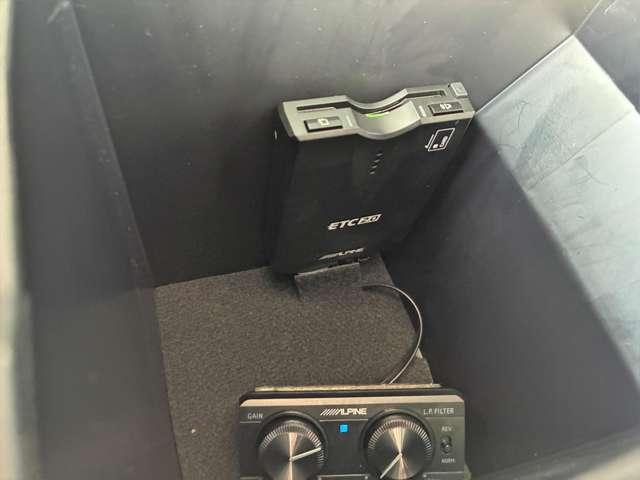 カローラフィールダー １．５　ハイブリッド　Ｇ　Ｗ×Ｂ　プリクラッシュセーフティ・ＬＥＤヘッドライ（14枚目）