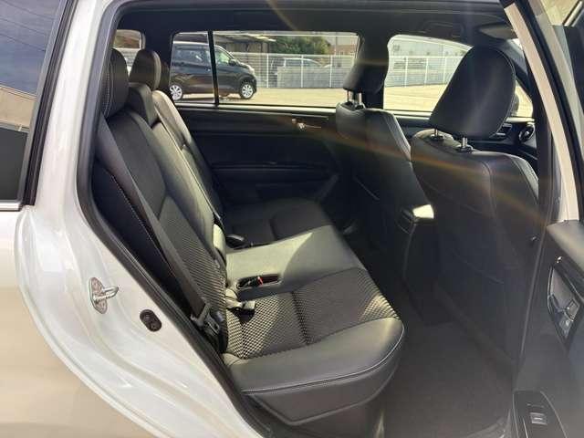 カローラフィールダー １．５　ハイブリッド　Ｇ　Ｗ×Ｂ　プリクラッシュセーフティ・ＬＥＤヘッドライ（19枚目）