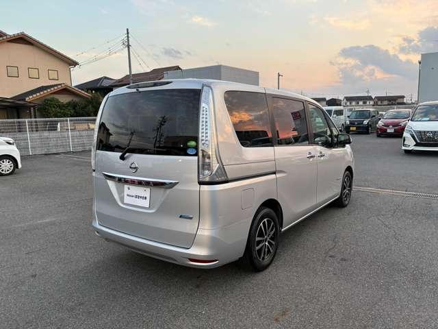 セレナ ２．０　２０Ｘ　Ｓ－ＨＹＢＲＩＤ　バックカメラ（5枚目）