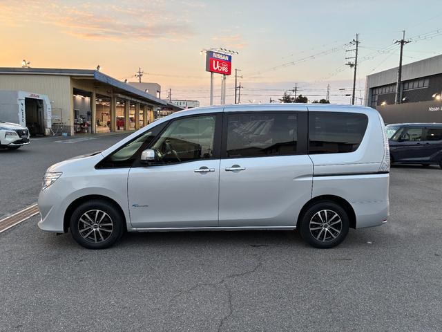 セレナ ２．０　２０Ｘ　Ｓ－ＨＹＢＲＩＤ　バックカメラ（29枚目）