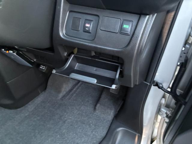 セレナ ２．０　２０Ｘ　Ｓ－ＨＹＢＲＩＤ　バックカメラ（35枚目）