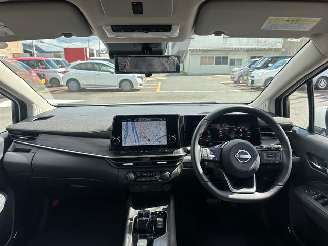 オーラ Ｇ　ＦＯＵＲ４ＷＤ　自社社用車　ＢＯＳＥサウンド　プロパイロット　ＥＴＣ２．０　純正ナビ（メーカーＯＰ）　フルセグＴＶ　ＨＤＭＩ接続　Ｂｌｕｅｔｏｏｔｈ接続　衝突軽減ブレーキ　踏み間違い防止　シートヒーター（3枚目）