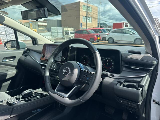 オーラ Ｇ　ＦＯＵＲ４ＷＤ　自社社用車　ＢＯＳＥサウンド　プロパイロット　ＥＴＣ２．０　純正ナビ（メーカーＯＰ）　フルセグＴＶ　ＨＤＭＩ接続　Ｂｌｕｅｔｏｏｔｈ接続　衝突軽減ブレーキ　踏み間違い防止　シートヒーター（4枚目）