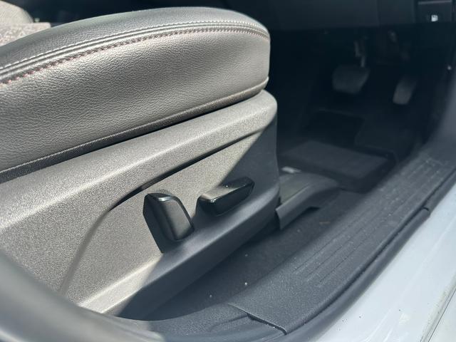 オーラ Ｇ　ＦＯＵＲ４ＷＤ　自社社用車　ＢＯＳＥサウンド　プロパイロット　ＥＴＣ２．０　純正ナビ（メーカーＯＰ）　フルセグＴＶ　ＨＤＭＩ接続　Ｂｌｕｅｔｏｏｔｈ接続　衝突軽減ブレーキ　踏み間違い防止　シートヒーター（19枚目）