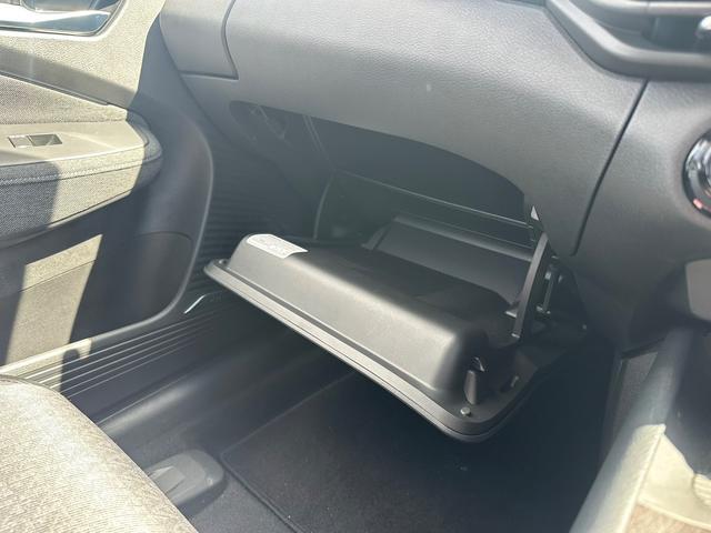 オーラ Ｇ　ＦＯＵＲ４ＷＤ　自社社用車　ＢＯＳＥサウンド　プロパイロット　ＥＴＣ２．０　純正ナビ（メーカーＯＰ）　フルセグＴＶ　ＨＤＭＩ接続　Ｂｌｕｅｔｏｏｔｈ接続　衝突軽減ブレーキ　踏み間違い防止　シートヒーター（39枚目）