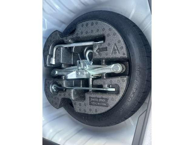 ノート ＮＩＳＭＯ　Ｓ　社外ナビｓｔｒａｄａ　バックカメラ　純正アルミ　ワンオーナー　フルセグＴＶ　ＤＶＤ再生　ＥＴＣ　ＬＥＤヘッドライト　５ＭＴ　インテリキー　横滑り防止　Ｂｌｕｅｔｏｏｔｈ接続　ＡＢＳ（12枚目）