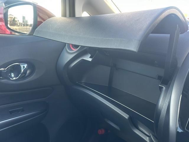 ノート ＮＩＳＭＯ　Ｓ　社外ナビｓｔｒａｄａ　バックカメラ　純正アルミ　ワンオーナー　フルセグＴＶ　ＤＶＤ再生　ＥＴＣ　ＬＥＤヘッドライト　５ＭＴ　インテリキー　横滑り防止　Ｂｌｕｅｔｏｏｔｈ接続　ＡＢＳ（22枚目）