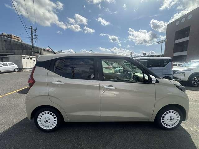 デイズ ボレロ 自社社用車 全周囲カメラ 踏み間違い防止 衝突軽減ブレーキ 純正ディスプレイオーディオ Bluetooth接続 LEDヘッドライト ハイビームアシスト 横滑り防止 USB入力端子 電動格納ミラー(10枚目)
