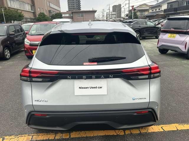 ノート X 自社社用車 全周囲カメラ 踏み間違い防止 スマートルームミラー 純正ディスプレイオーディオ LEDヘッドライト ハイビームアシスト 電動格納ミラー 横滑り防止 Bluetooth接続 インテリキー(8枚目)