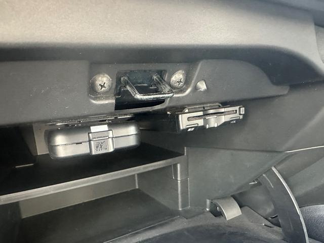 ノート ｅ－ＰＯＷＥＲ　Ｘ　ＦＯＵＲ　Ｖセレクション　４ＷＤ　社外ナビ　社外前後ドラレコ　ワンオーナー　フルセグＴＶ　Ｂｌｕｅｔｏｏｔｈ接続　ＥＴＣ　スマートルームミラー　衝突軽減ブレーキ　踏み間違い防止　ＬＥＤヘッドライト　車線逸脱警報　ＤＶＤ再生（28枚目）