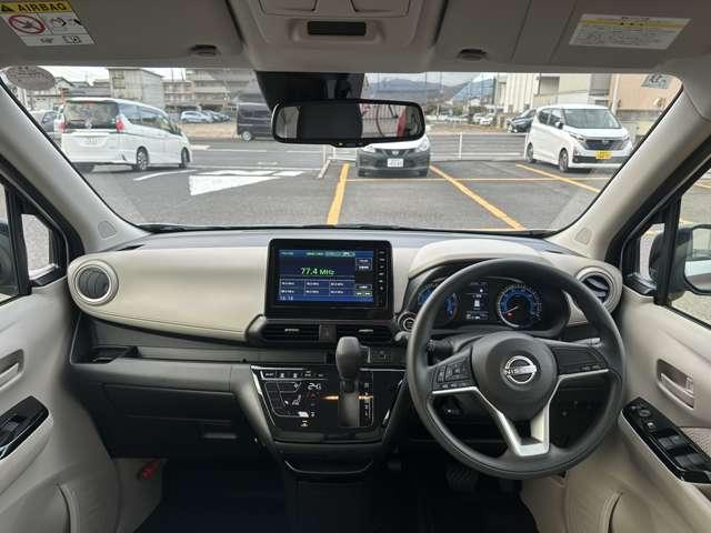 デイズ X 自社社用車 全周囲カメラ 踏み間違い防止 衝突軽減ブレーキ ハイビームアシスト ベンチシート 電動格納ミラー USB入力端子 横滑り防止 オートライト 純正ディスプレイオーディオ 障害物センサー(3枚目)