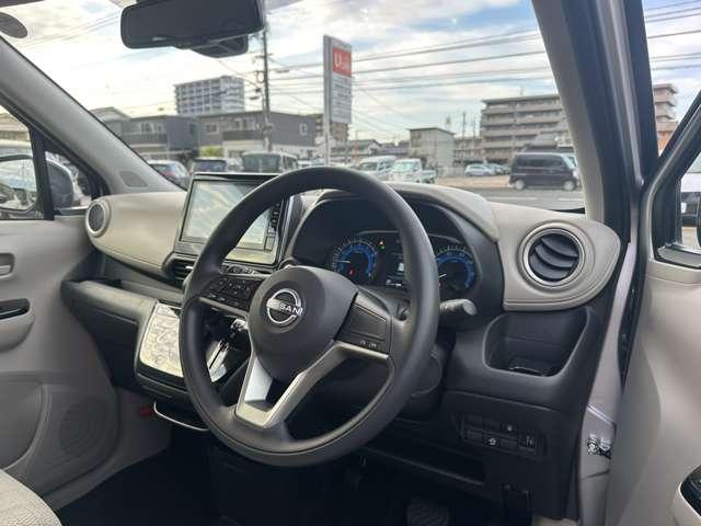 デイズ X 自社社用車 全周囲カメラ 踏み間違い防止 衝突軽減ブレーキ ハイビームアシスト ベンチシート 電動格納ミラー USB入力端子 横滑り防止 オートライト 純正ディスプレイオーディオ 障害物センサー(4枚目)