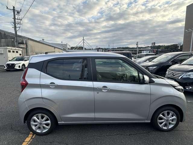 デイズ X 自社社用車 全周囲カメラ 踏み間違い防止 衝突軽減ブレーキ ハイビームアシスト ベンチシート 電動格納ミラー USB入力端子 横滑り防止 オートライト 純正ディスプレイオーディオ 障害物センサー(8枚目)