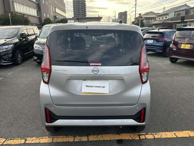 デイズ X 自社社用車 全周囲カメラ 踏み間違い防止 衝突軽減ブレーキ ハイビームアシスト ベンチシート 電動格納ミラー USB入力端子 横滑り防止 オートライト 純正ディスプレイオーディオ 障害物センサー(9枚目)