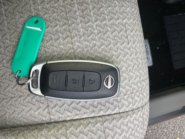 デイズ X 自社社用車 全周囲カメラ 踏み間違い防止 衝突軽減ブレーキ ハイビームアシスト ベンチシート 電動格納ミラー USB入力端子 横滑り防止 オートライト 純正ディスプレイオーディオ 障害物センサー(25枚目)