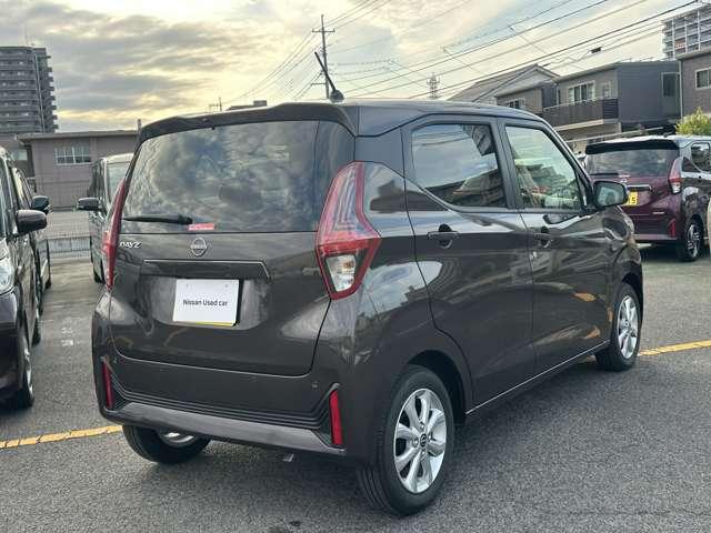 デイズ X 自社社用車 全周囲カメラ 踏み間違い防止 衝突軽減ブレーキ 横滑り防止 純正ディスプレイオーディオ インテリキー 電動格納ミラー Bluetooth接続 ベンチシート ハイビームアシスト 純正アルミ(2枚目)