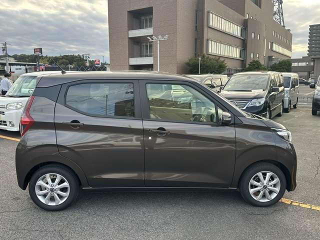 デイズ X 自社社用車 全周囲カメラ 踏み間違い防止 衝突軽減ブレーキ 横滑り防止 純正ディスプレイオーディオ インテリキー 電動格納ミラー Bluetooth接続 ベンチシート ハイビームアシスト 純正アルミ(9枚目)