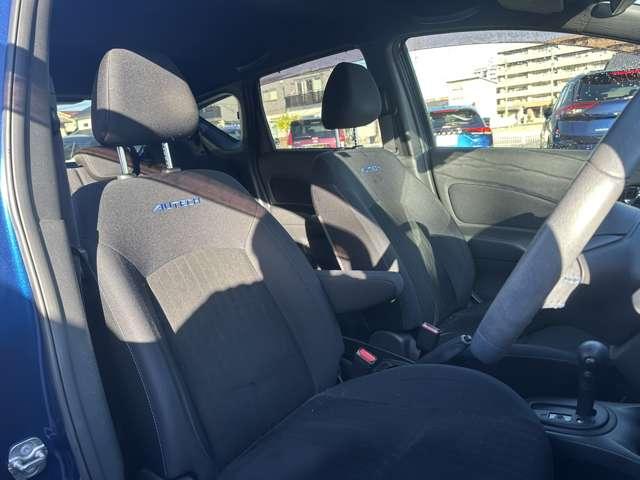 ハッチバックをあけると荷物を積めるスペースが♪