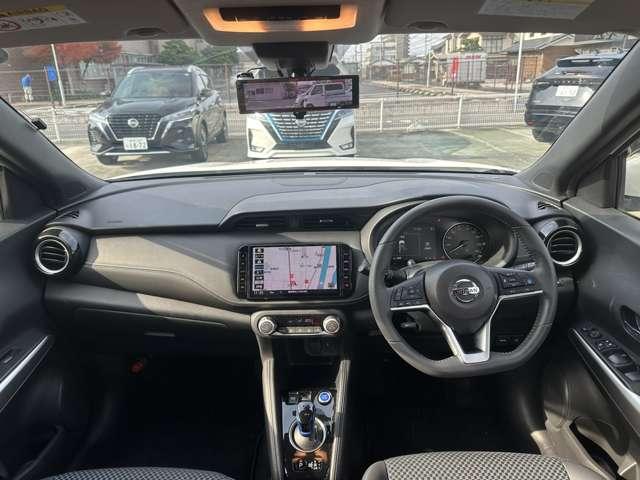 キックス Ｘ（ｅ－ＰＯＷＥＲ）　プロパイロット　純正ナビ　全周囲カメラ　ＳＯＳコール　踏み間違い防止　衝突軽減ブレーキ　フルセグＴＶ　Ｂｌｕｅｔｏｏｔｈ接続　ＥＴＣ２．０　ＬＥＤヘッドライト　純正アルミ　ワンオーナー（3枚目）