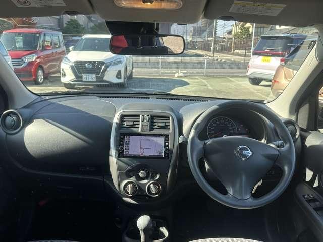 マーチ S 衝突軽減ブレーキ 純正ナビ バックカメラ ワンオーナー フルセグTV Bluetooth接続 DVD再生 ミュージックサーバー オートライト ハイビームアシスト 横滑り防止 車線逸脱警報(3枚目)