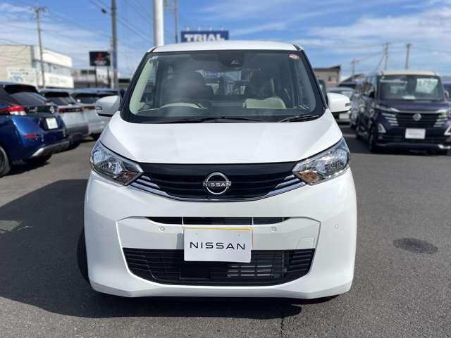 デイズ X 自社社用車 全周囲カメラ オーディオ再生 Bluetooth接続 USB入力端子 ハイビームアシスト 横滑り防止装置 踏み間違い防止装置 車線逸脱警報(9枚目)