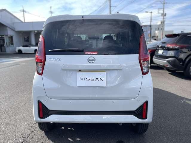 デイズ X 自社社用車 全周囲カメラ オーディオ再生 Bluetooth接続 USB入力端子 ハイビームアシスト 横滑り防止装置 踏み間違い防止装置 車線逸脱警報(10枚目)