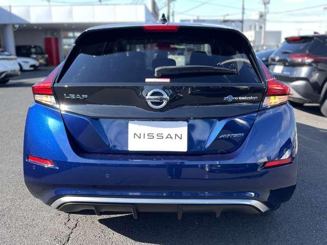 リーフ オーテック　ワンオーナー　バックカメラ　ＥＴＣ２．０　ナビ　Ｂｌｕｅｔｏｏｔｈ接続　ＵＳＢ入力端子　ＨＤＭＩ　クルーズコントロール　ハイビームアシスト　充電ケーブル　純正エアロ　シートヒーター　横滑り防止装置（10枚目）