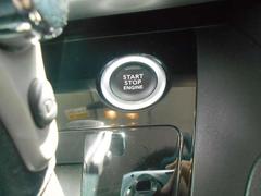 鍵をささなくても、ブレーキを踏みながらボタンを押すだけで簡単エンジンスタート！ 7