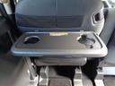 【ドリンクホルダー】運転席・助手席シート裏に折りたたみのドリンクホルダーが付いています♪