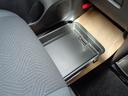 【助手席下収納】足元に収納スペースがあります!