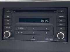 ＣＤチューナーで運転中も音楽などを楽しむことが出来ます。 4