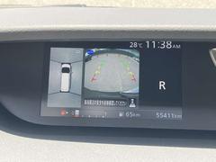 インテリジェント　アラウンドビューモニター（移動物　検知機能付）空から見下ろしているかのような映像をディスプレイに映し出し、スムースな駐車をサポートします。 5