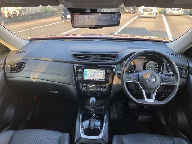 エクストレイル ２．０　２０Ｘ　３列車　メーカーナビ　アラウンドモニター　車線逸脱警報　Ｂカメラ　インテリキー　クルコン　Ａストップ　ＬＥＤライト　アルミホイール　ＥＴＣ　ナビ・ＴＶ　記録簿　エアコン　メモリーナビ　キーレスエントリー　ワンセグテレビ　ＡＢＳ　エアバッグ（4枚目）